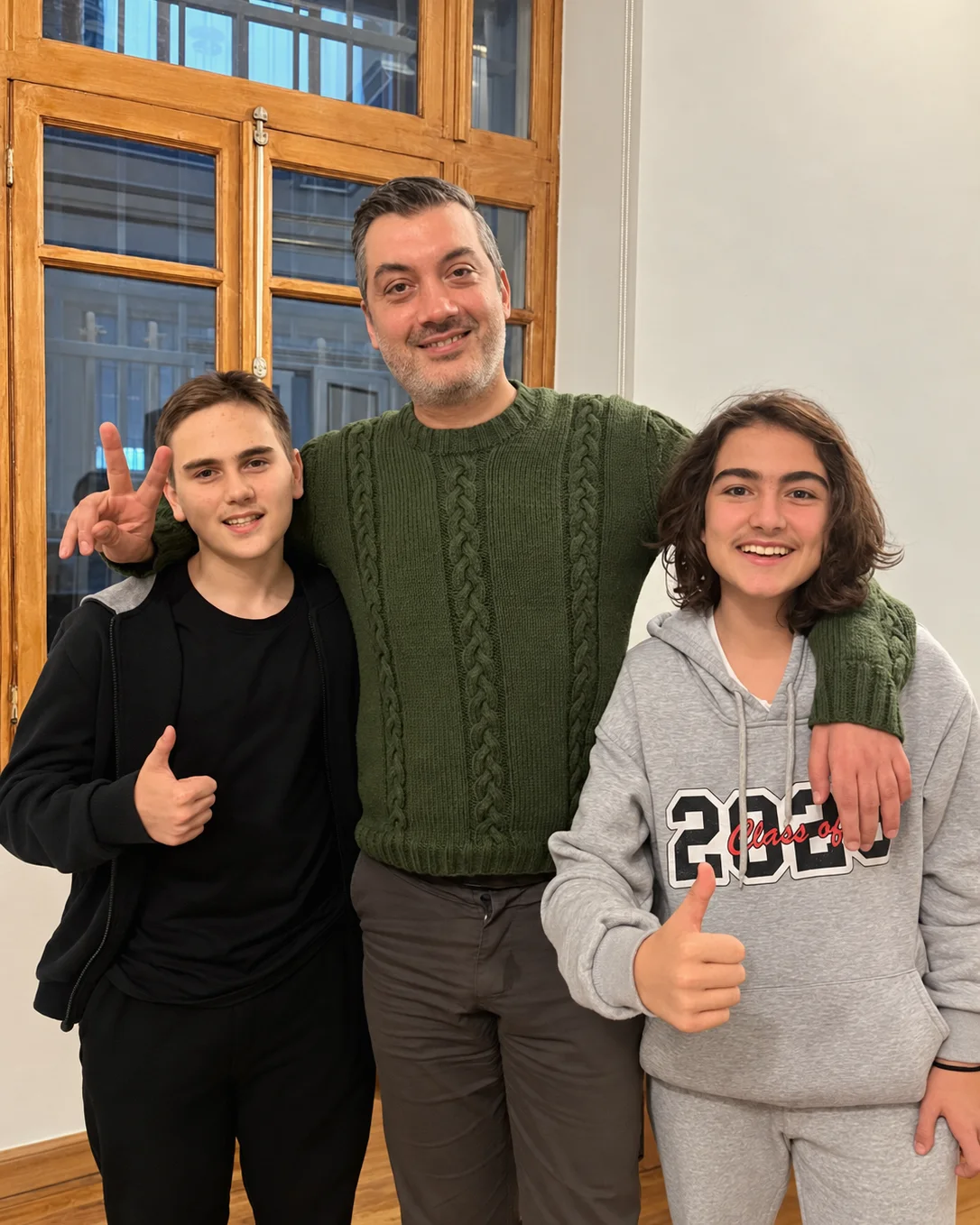 Ozan Rona ve iki ortaokul öğrencisi